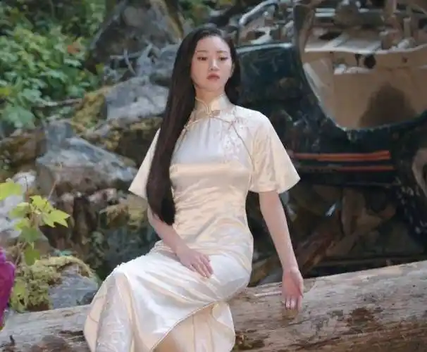 原创司藤中景甜28套旗袍造型霸气女王万种时尚实力演绎人间富贵花