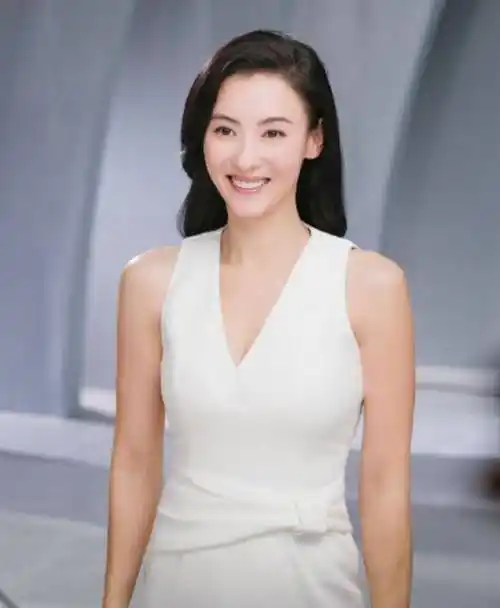 原创被誉谢霆锋最美前任张柏芝重穿白裙露面真替他感到后悔