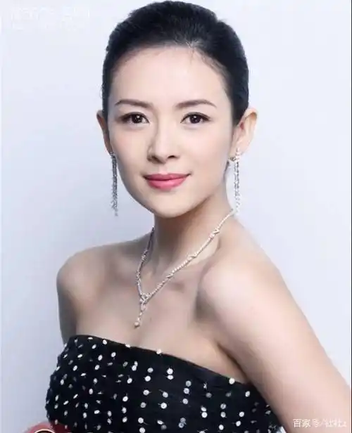 章子怡穿着红肚兜跟张艺谋上台领奖,下台后张艺谋暴怒大骂_漂亮_野心