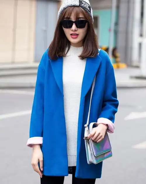 冰蓝色时尚纯色落肩翻驳领廓型中长款大衣