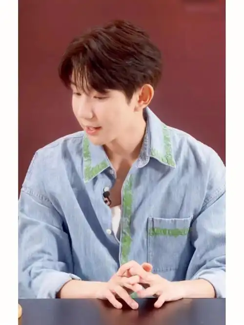 王源最新壁纸这么可爱的宝宝谁能不爱呢