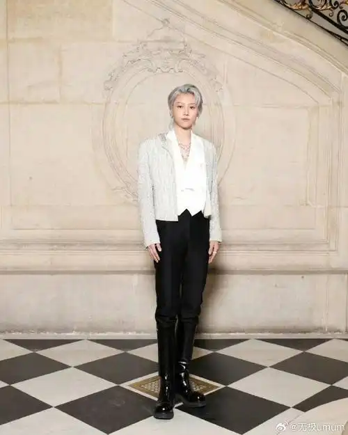 刘雨昕巴黎高定时装周
