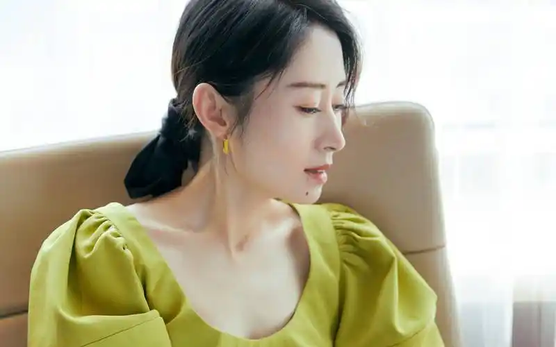 01近日,《我们的新时代》开播,第一单元《美丽的你》由刘敏涛,王晓晨