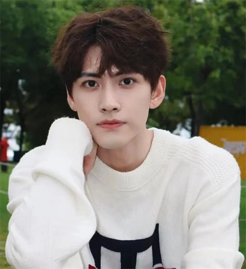 韩式三七分发型 男生经典刘海