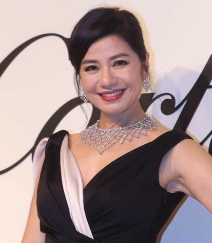 57岁钟楚红性感亮相 一代女神也难逃岁月摧残