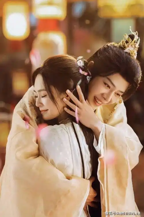 今日明星最新动态:易烊千玺杨紫,赵露思贾玲,龚俊张艺兴,虞书欣杨超越