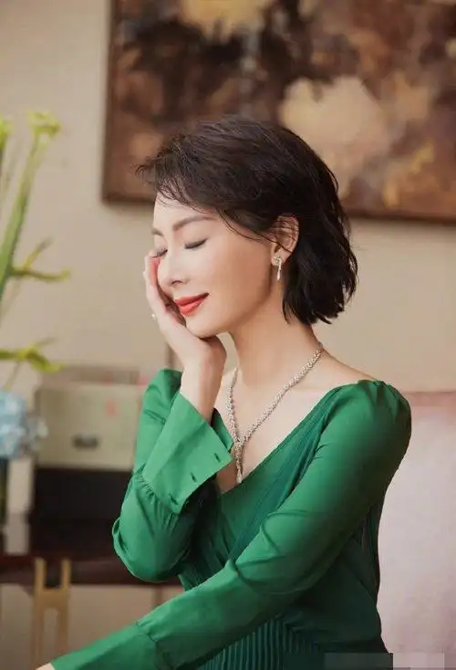 36岁女人剪什么发型会减龄 年轻有范的女士短头发赏析