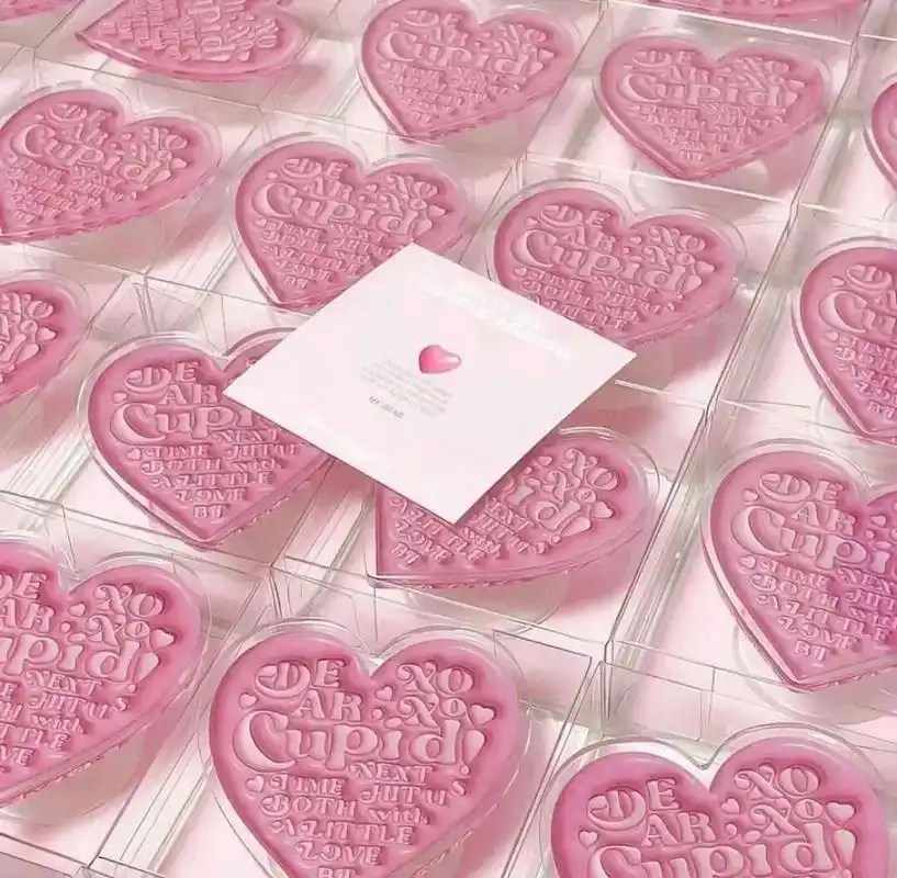 美女会心动的粉色系列ins风背景图72 "秋日薄暮,用菊花煮竹叶青,人