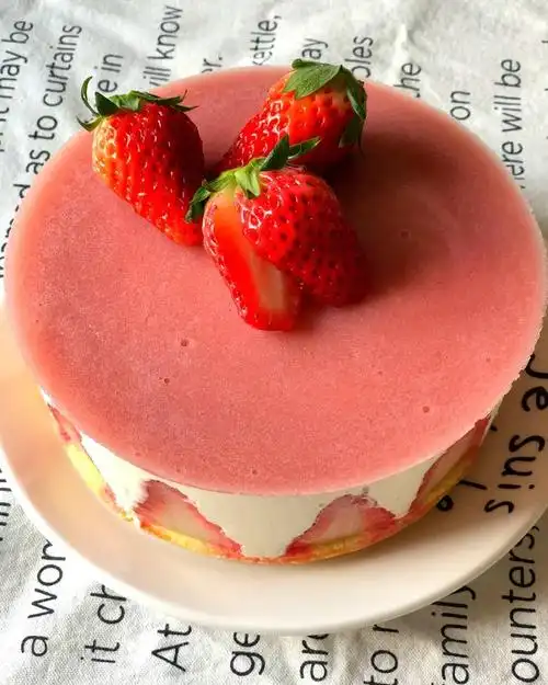 【【视频】草莓慕斯蛋糕～抓住草莓季的尾巴图片】勤劳的嘟嘟鱼_下厨
