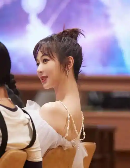 杨紫演技太好,上综艺做卧底也能游刃有余,那英黄子韬宋亚轩都被骗怕了