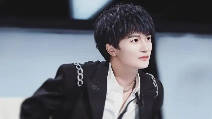 有没有周深超好看的照片(无水印)? - 知乎