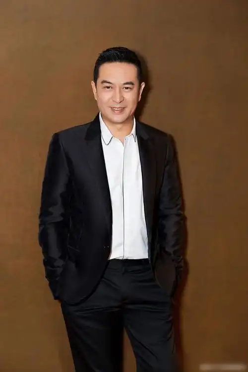 老戏骨张嘉译也曾疯狂,与前妻闪婚又离,结识二婚妻子幸福又恩爱