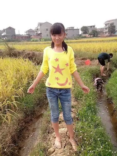 我女儿14岁的照片