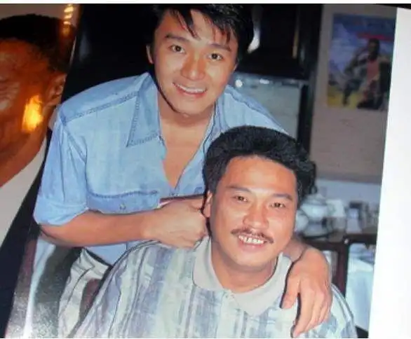 周星驰吴孟达20年前的合照,每一张都看得悲痛莫名!