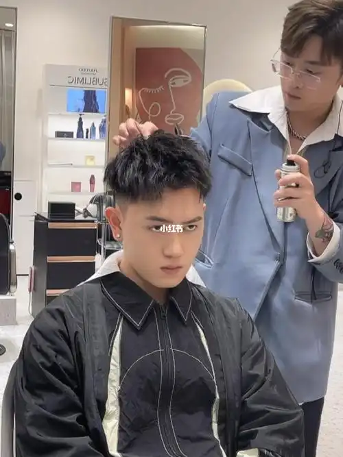 2022前刺碎盖发型男士短发发型设计