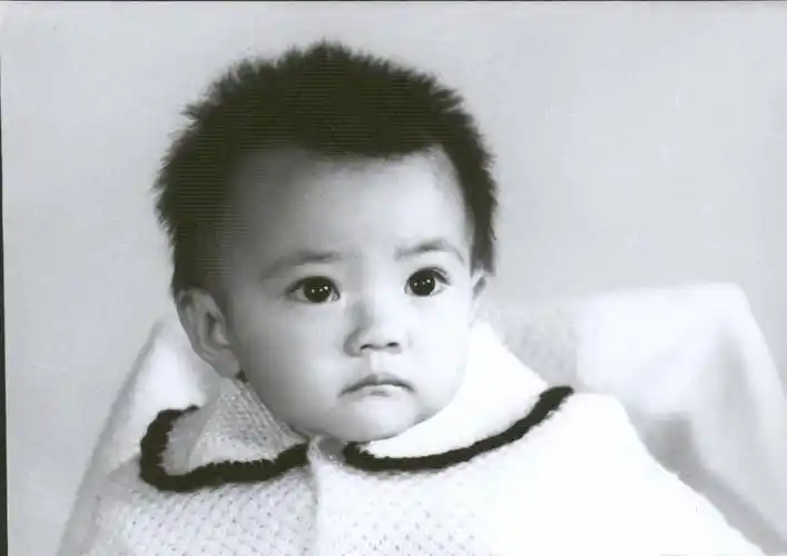 1/ 12 近日,一张高圆圆的小学时期证件照曝光,照片中的她留着齐肩短发