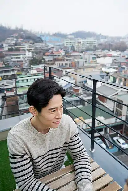 30岁护墙分钟生活成熟男韩国人