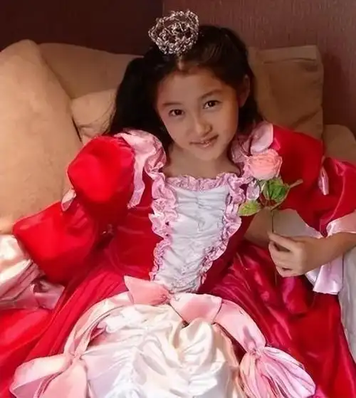 事实证明和鹿晗挺过七年之痒的关晓彤已经走上了另一条道路