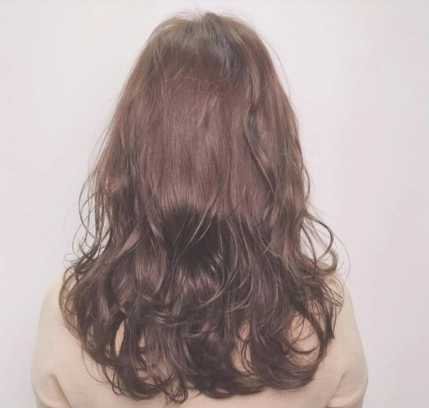 第一次烫头就选"发尾烫",很适合中长发的女生!