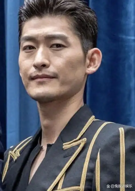 张翰亮相一脸胡渣太憔悴!果然,男神最后的归宿,是"赵本山"