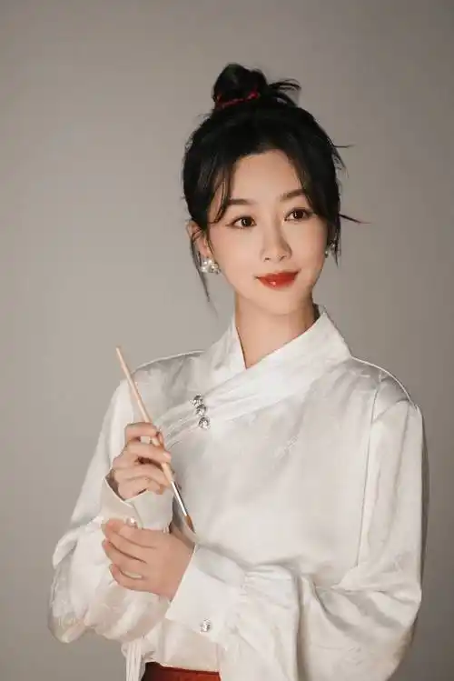 杨紫谈及被换角的经历,正如杨紫爸爸所言,童星是枷锁也是沼泽_角色