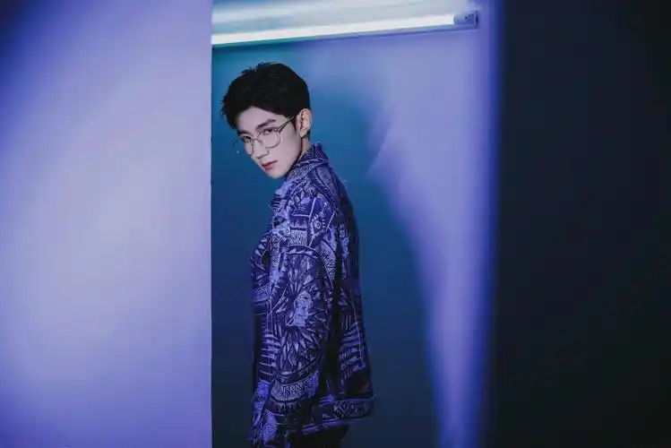 王源湖南卫视跨年眼镜杀 - 堆糖,美图壁纸兴趣社区