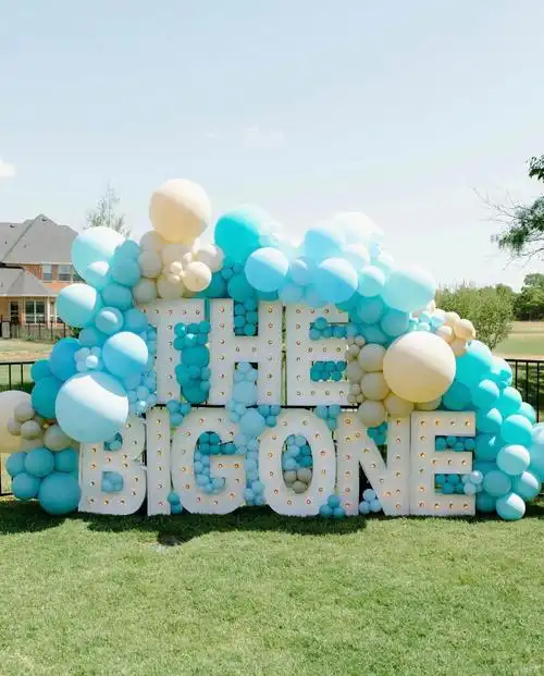 时间紧张,最快速帮客户达到氛围装饰的效果,除了花艺就是气球呢,如何