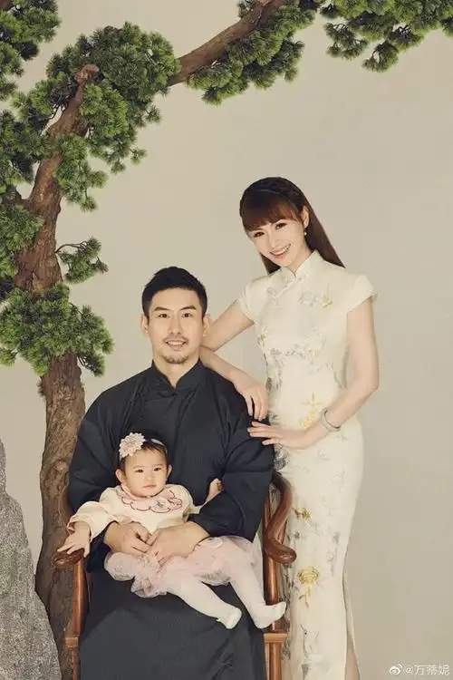 扒上海美女主持万蒂妮婚姻老公是认识三十多年的小学同学