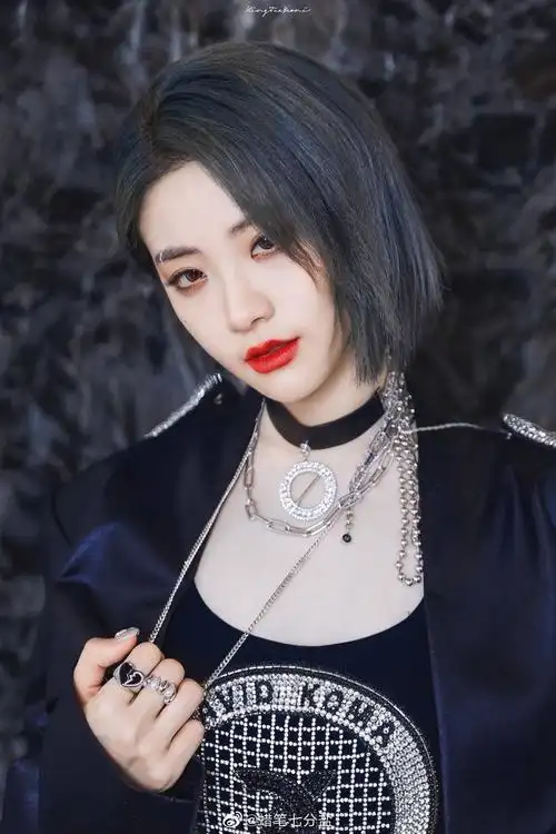 喻言身材喻言直拍喻言发色喻言短发喻言老公喻言壁纸喻言自作曲喻言