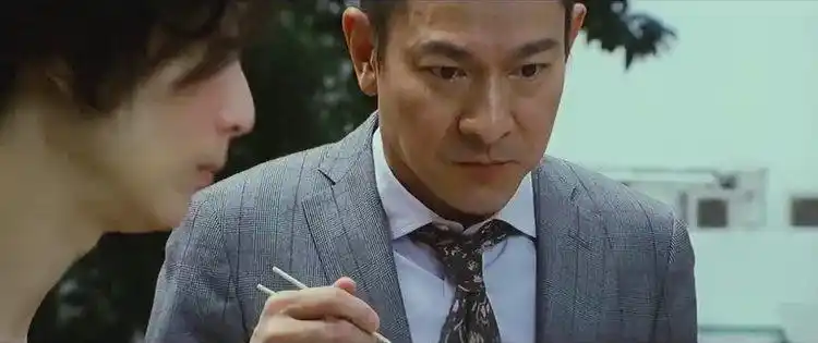 盲探刘德华吃路边摊,偶遇喜欢的女生,手斗发抖了