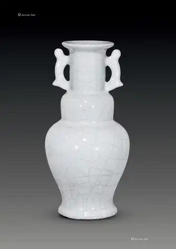 0121 北宋 官窑月白釉双耳瓶