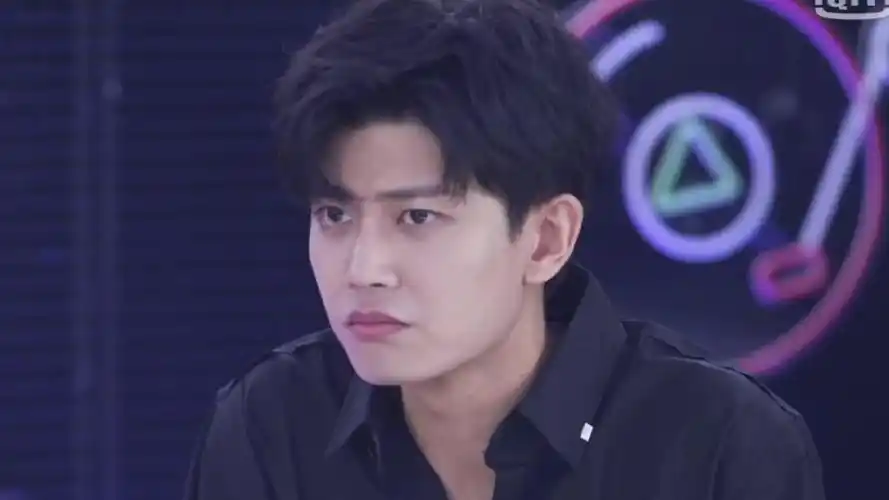 任嘉伦极致卖萌