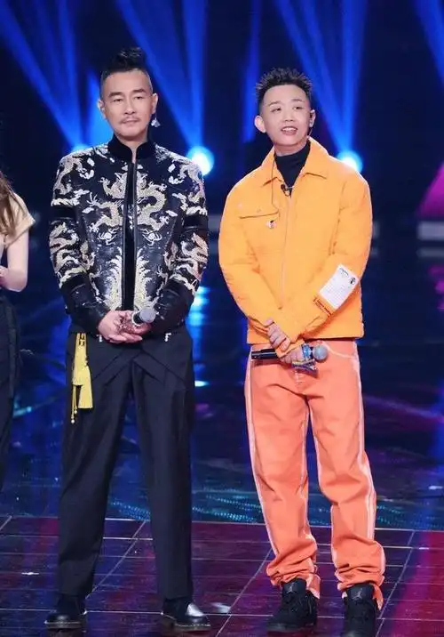 陈小春gai我们的歌合唱改编曲万里长城永不倒得冠军