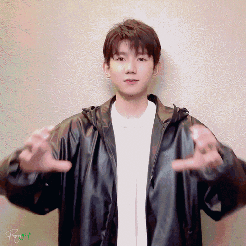 王源2024龙行绛气#    240420 溪木源视频  突然一个大比心7720