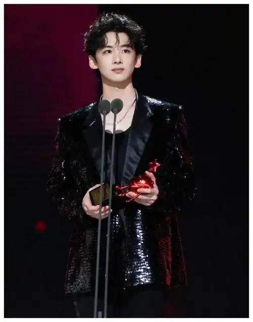 怀柔王子白敬亭,俘获万千少女心,细数追随者无数