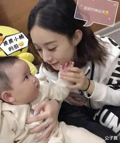 赵丽颖杀青连夜赶回家见儿子,连休7天一家3口团聚,颖宝好幸福