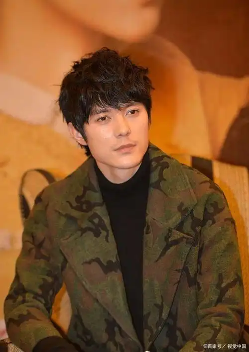 张超隐婚生女惊天大瓜!网友:他和胡先煦不是一对吗?