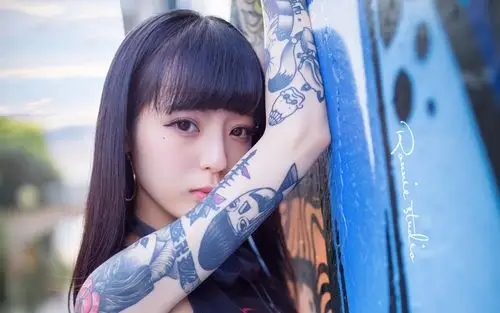 原图你的电脑分辨率(1600x1600)→生成壁纸显示:√欣赏模式全屏模式