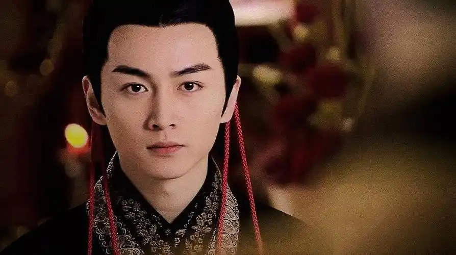 只有陈晓古装是剑眉星目吧