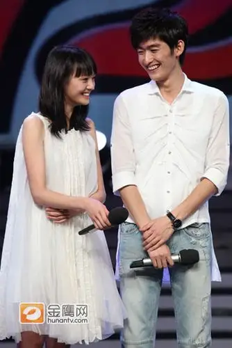 张翰郑爽甜蜜携手 首度回应"假戏真做"