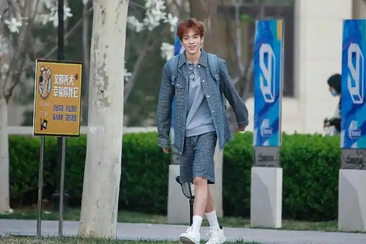 有哪些帅到爆炸的余景天照片图片壁纸? - 知乎