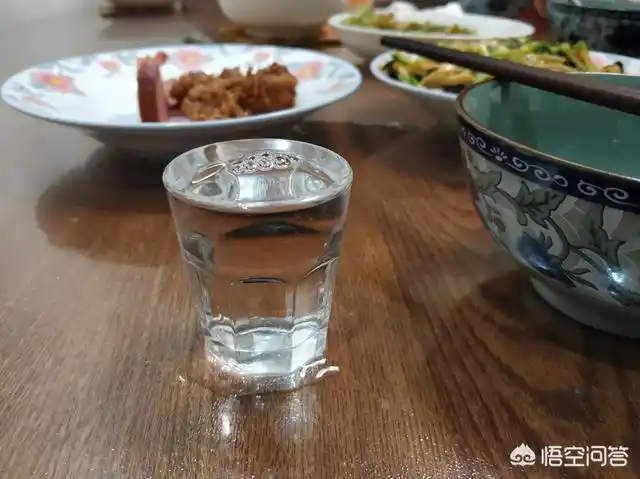 独自一人喝酒是怎样的心情?-百科网