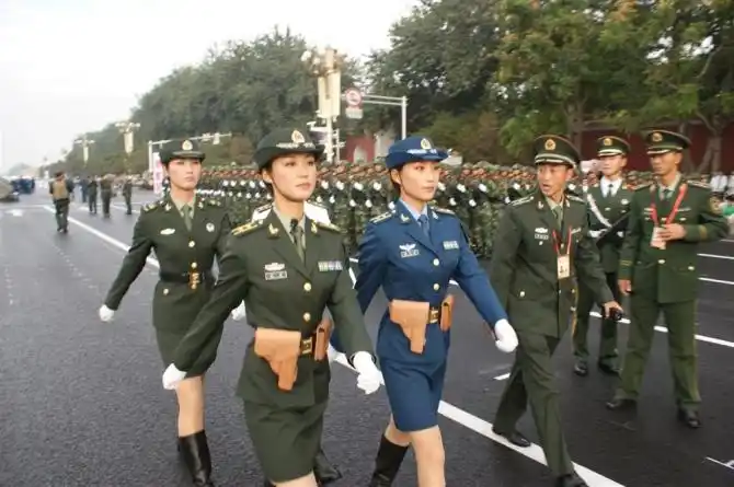 女兵大阅兵