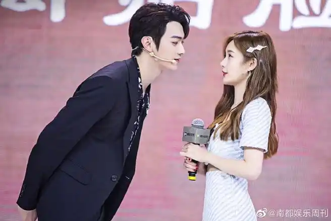 【李一桐许凯现场撒糖,贴脸讲土味情话】由腾讯视频主办的#骊歌行