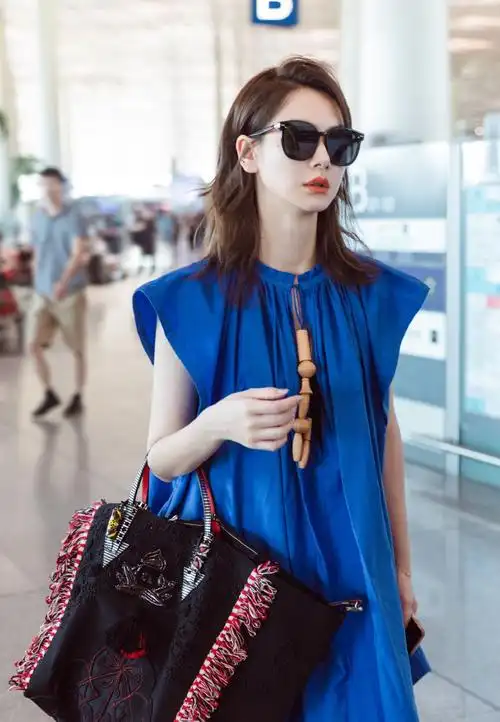 戚薇机场私服唯美街拍图片48