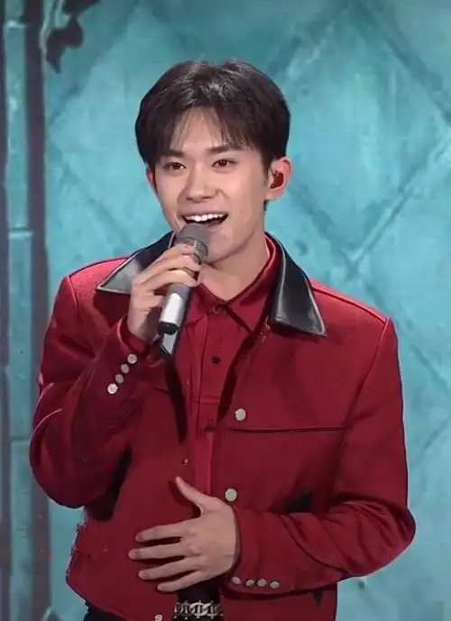 2021春晚舞台易烊千玺