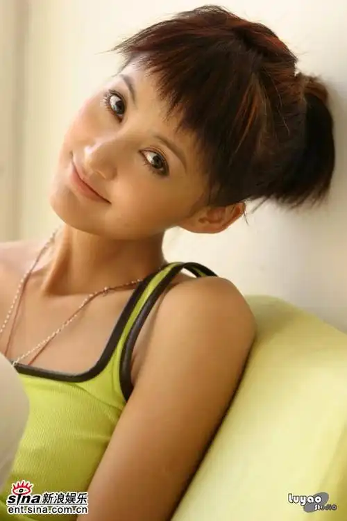 张歆艺痞痞打扮 80年代玩转青春22小时(组图)