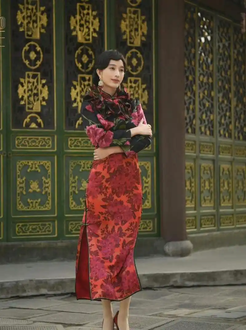张俪重现远大前程小阿俏旗袍造型!