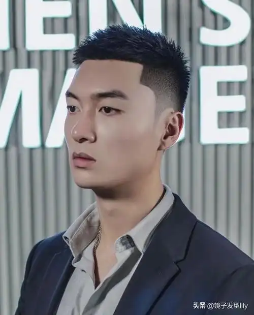 适合额头窄的发型图片男16款流行男发型