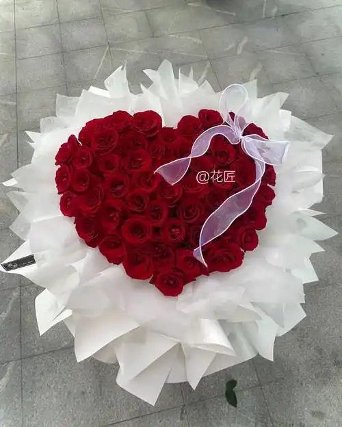 52朵心形玫瑰花束